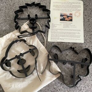 Williams Sonoma set of 3 metal jungle animal pancake molds